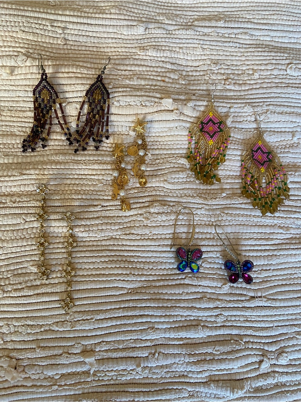 Lot of 5 dangle/drop earrings All are lightly worn and in good condition.
